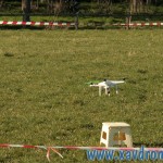 poser un dji phantom sur un tabouret