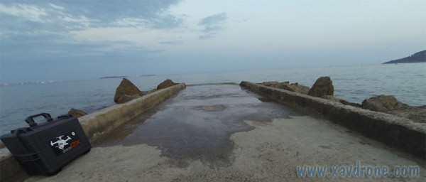 drone au dessus de la mer